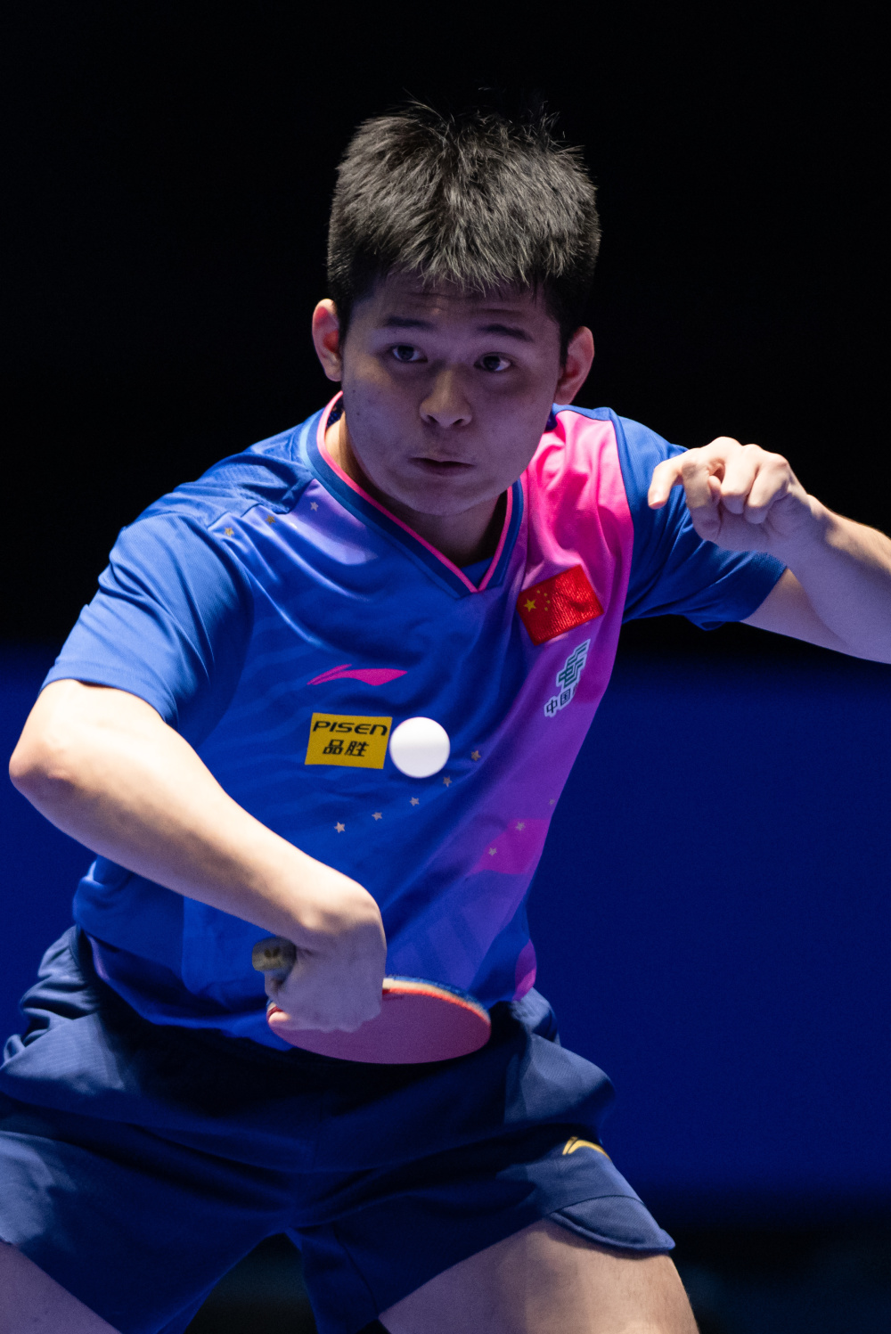 以热烈的氛 以热烈的氛