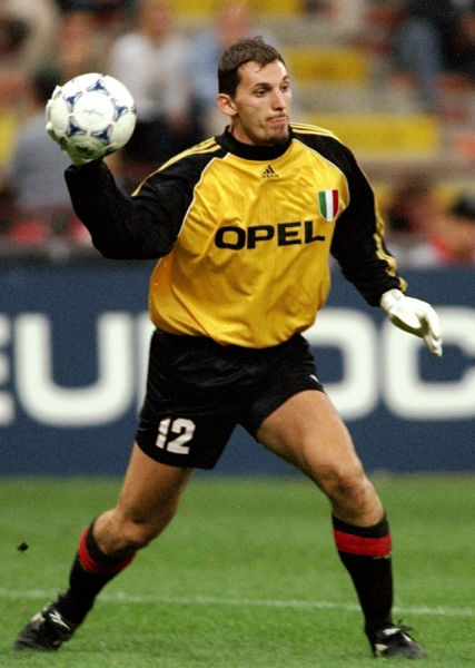 双方角色立 双方角色立